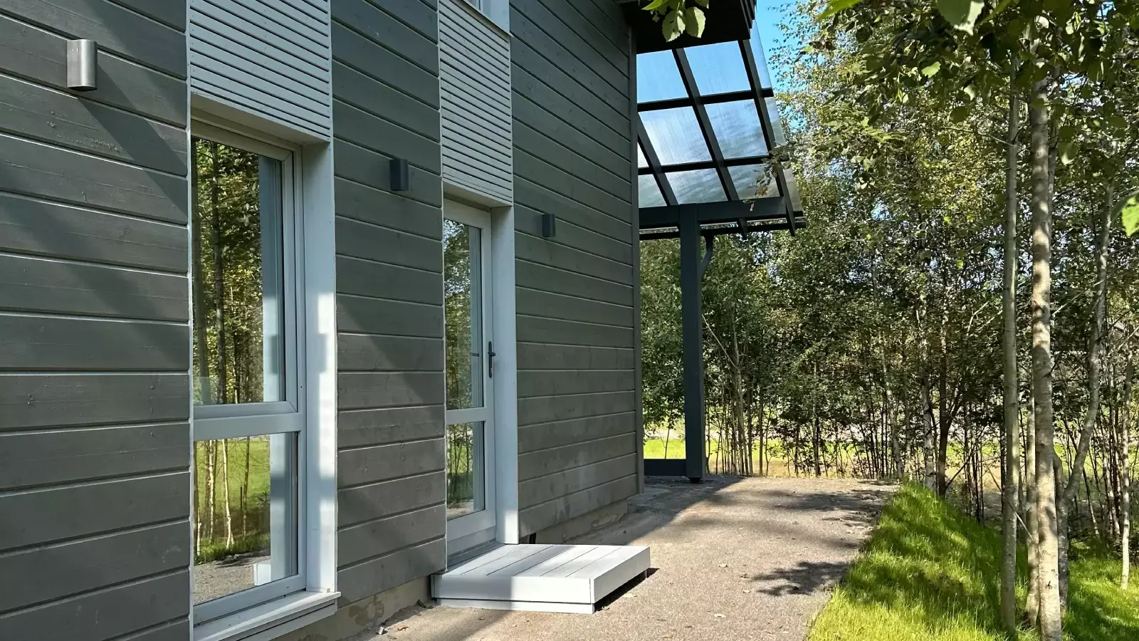 Терраса и навес для автомобиля дома NORD-120