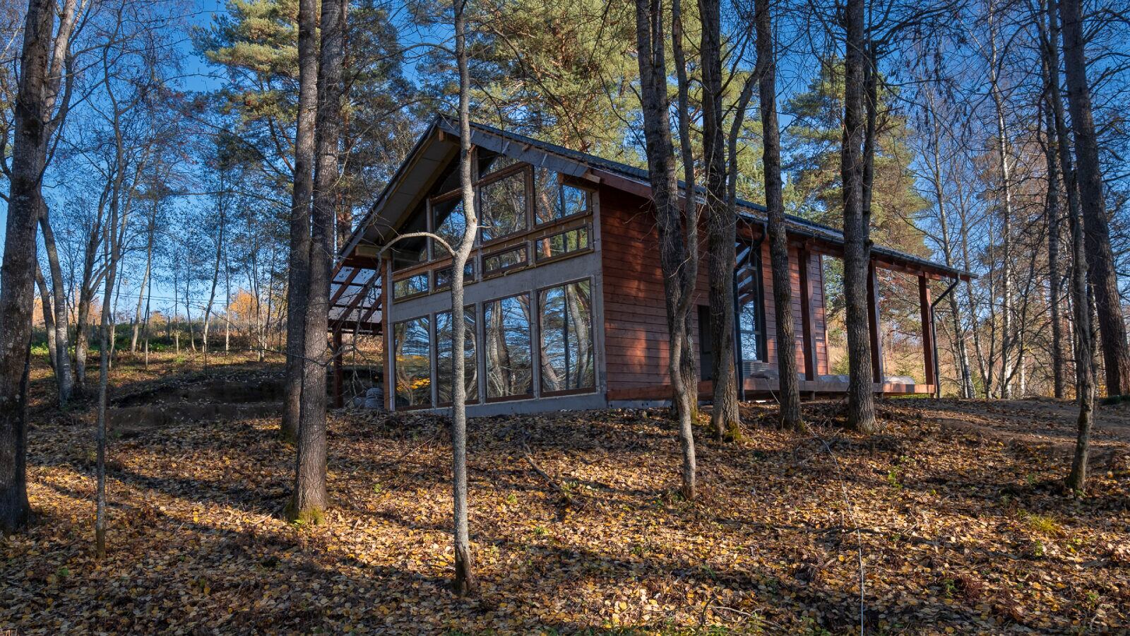 Осенние краски в поселке Круглое озеро